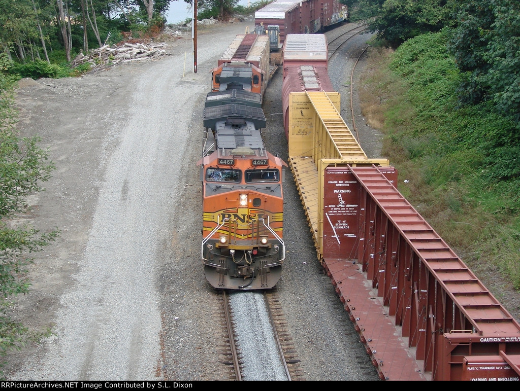 BNSF 4467 South @ Long Siding